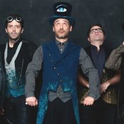 Love Of Lesbian - List pictures