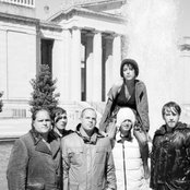 Far-less - List pictures