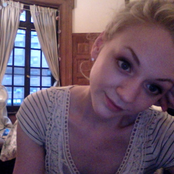 Emily Kinney - List pictures