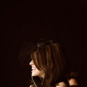 Nikki & Rich - List pictures