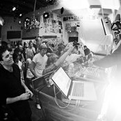 Sbtrkt - List pictures