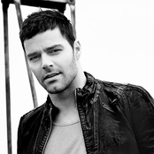 Ricky Martin - List pictures
