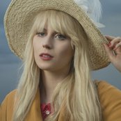 Amanda Jenssen - List pictures