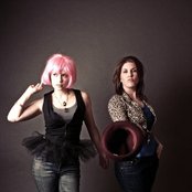 Everly - List pictures