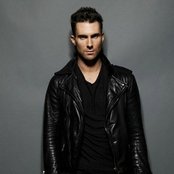 Adam Levine - List pictures