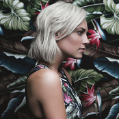 Chelsea Lankes - List pictures