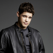 Jeremy Jordan - List pictures