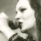 Anneke Van Giersbergen - List pictures