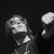 Ian Brown - List pictures