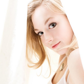 Emily Kinney - List pictures