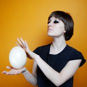 Cate Le Bon - List pictures