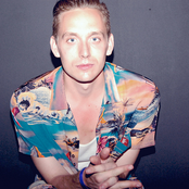 Gabriel Bruce - List pictures