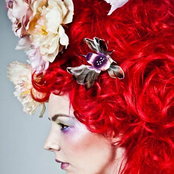 Gabby Young & Other Animals - List pictures
