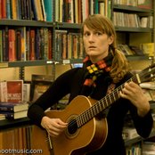 Laura Gibson - List pictures