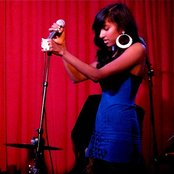 Anjulie - List pictures