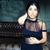 Ariana And The Rose - List pictures