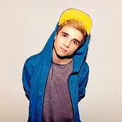 Elyar Fox - List pictures