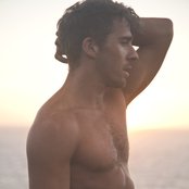 Hugh Sheridan - List pictures