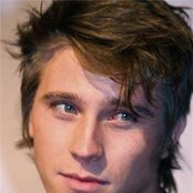 Garrett Hedlund - List pictures