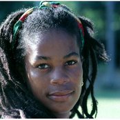 Judy Mowatt - List pictures