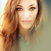 Laura Osnes - List pictures
