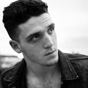 Lauv - List pictures