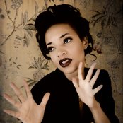 Alice Smith - List pictures