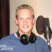 Blaine Larsen - List pictures