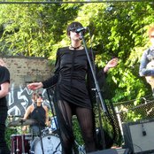 Dum Dum Girls - List pictures