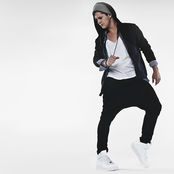 Johnny Ruffo - List pictures