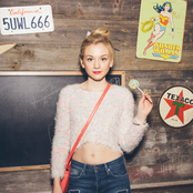 Emily Kinney - List pictures