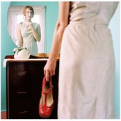 Laura Gibson - List pictures