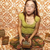 Laura Barrett - List pictures