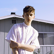 Troye Sivan - List pictures