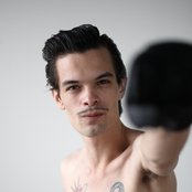 Dan Sartain - List pictures