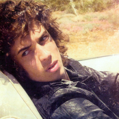 Julian Perretta - List pictures