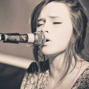Gabrielle Aplin - List pictures