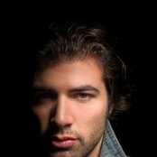 Jencarlos Canela - List pictures