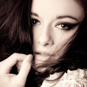 Clara Bond - List pictures