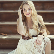 Danielle Bradbery - List pictures