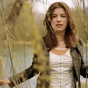 Bethany Dillon - List pictures