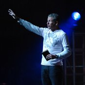 Louie Giglio - List pictures