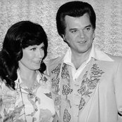 Conway & Loretta - List pictures
