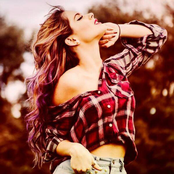 Martina Stoessel - List pictures