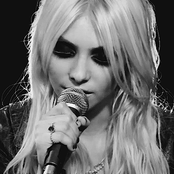 Pretty Reckless - List pictures