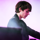 Madeon - List pictures