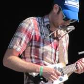 Chad Vangaalen - List pictures