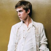 Kyle Riabko - List pictures