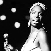 Simone Nina - List pictures