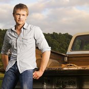 Blaine Larsen - List pictures